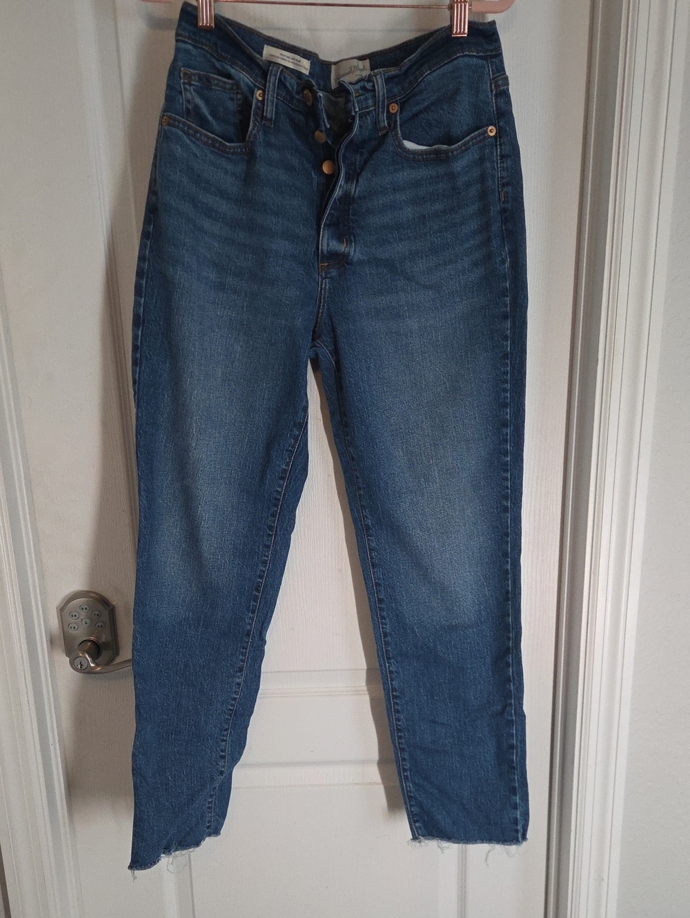 Universal Thread High-Rise Straight Jeans in Medium Blue Wash